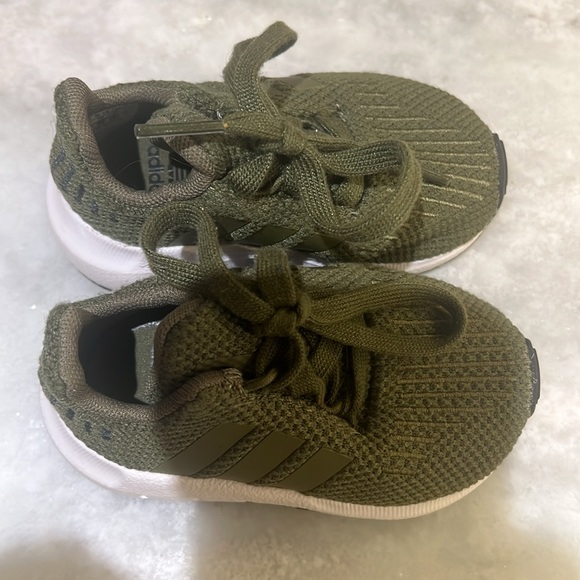 Baby adidas shoes size 4K, excellent condition, olive green - Picture 4 of 4